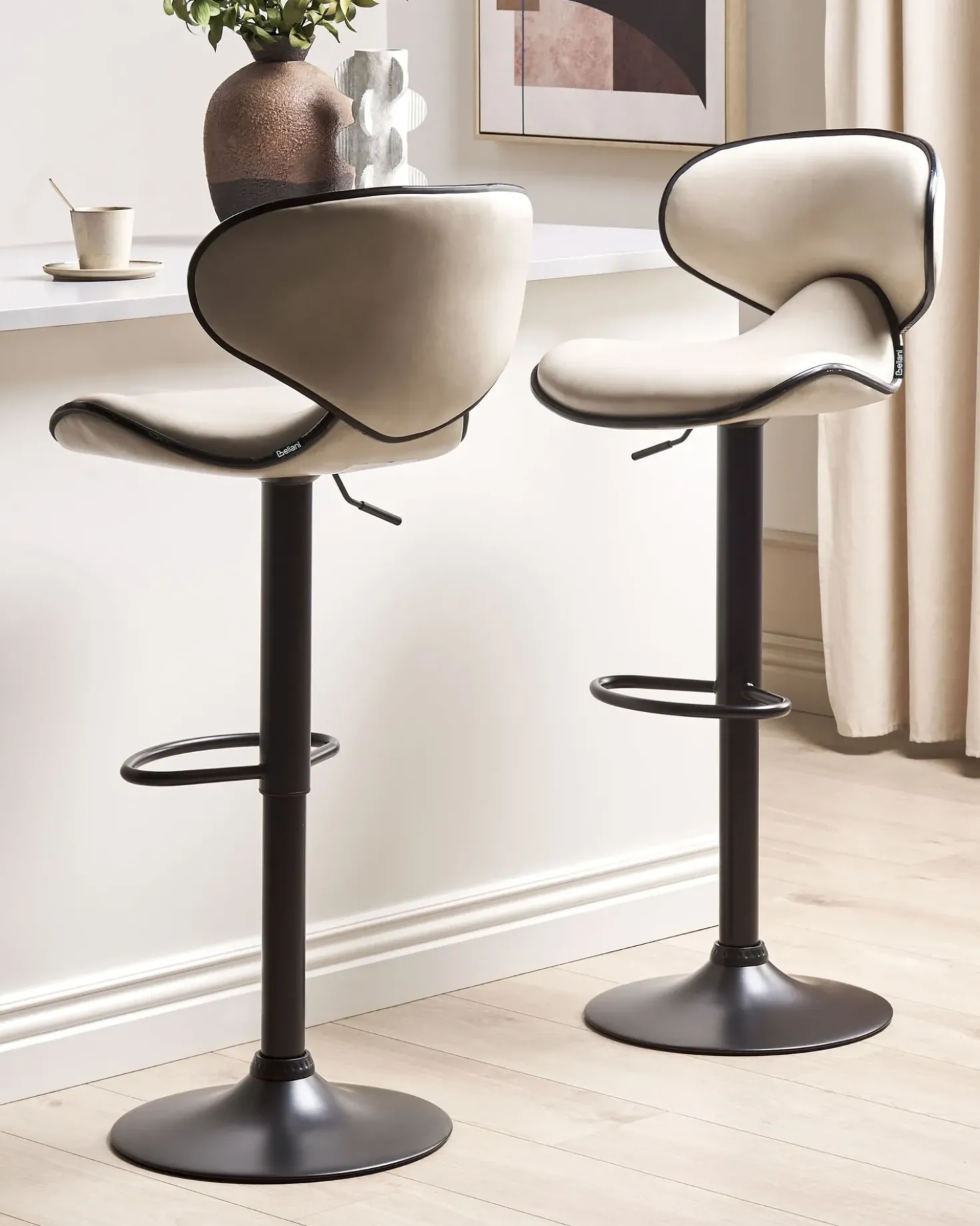 Set di 2 sedie alte CONWAY Pelle sintetica Beige chiaro