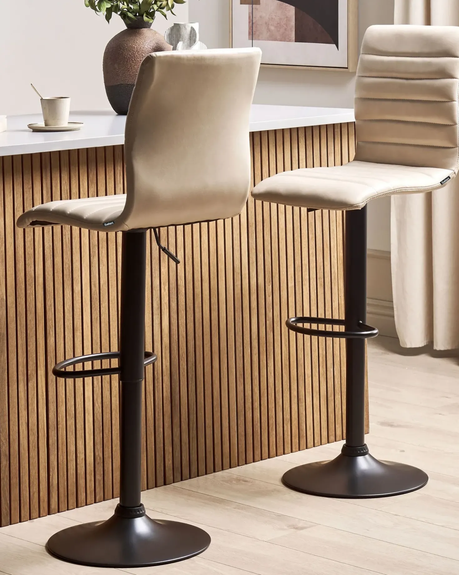 Set di 2 sedie alte LUCERNE Pelle sintetica Beige chiaro