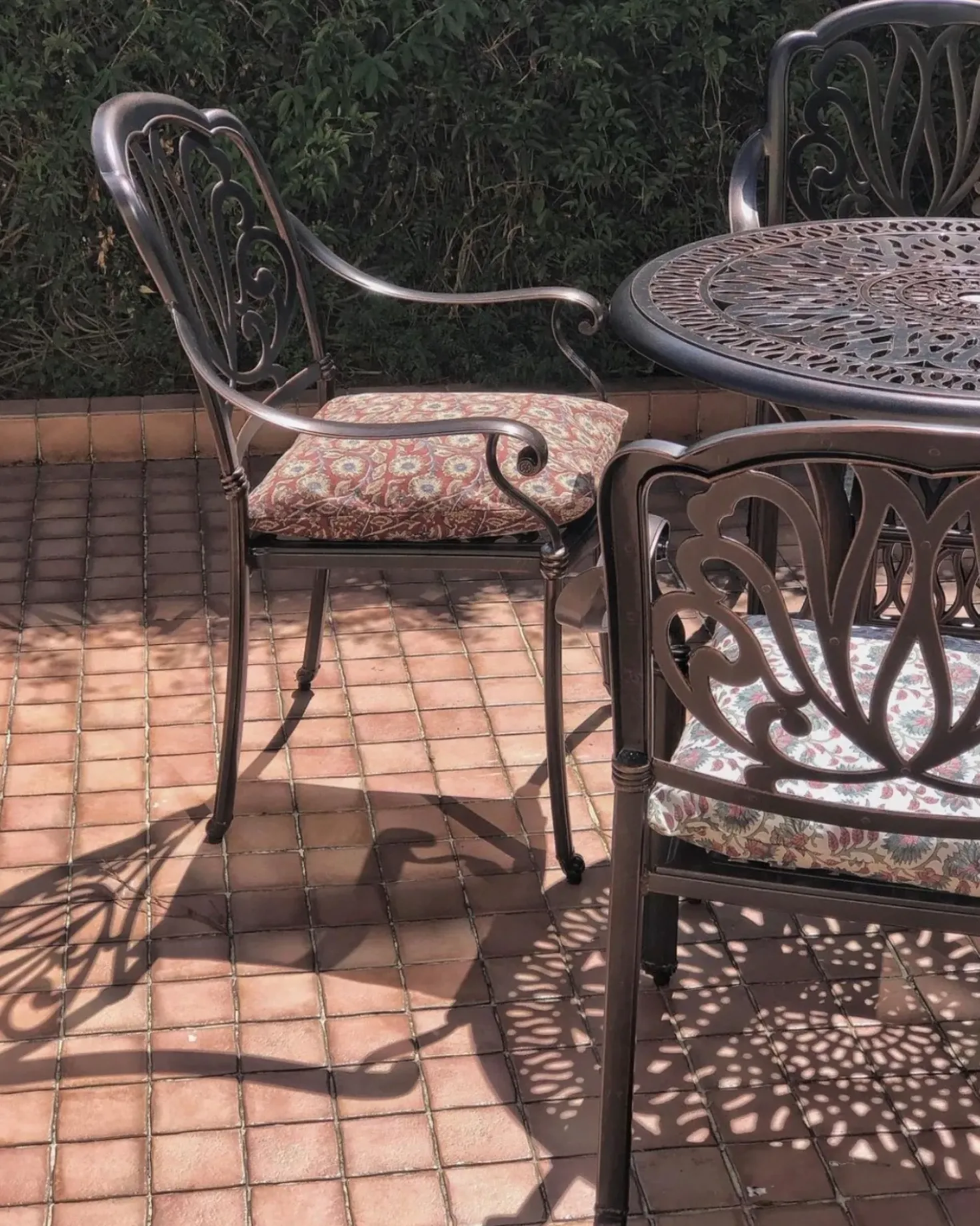 Set di 4 sedie da giardino con cuscini ANCONA Metallo Marrone scuro