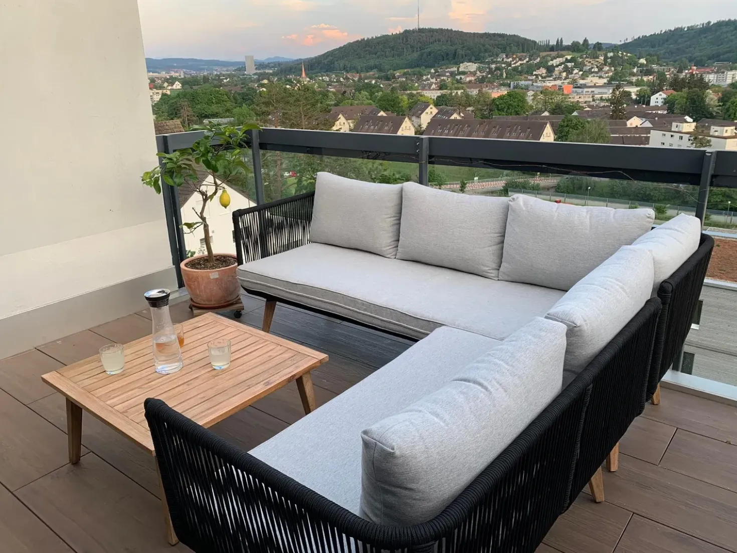 Set di divani angolari da giardino 5 posti ALCAMO Lato Sinistro Legno d'acacia Nero