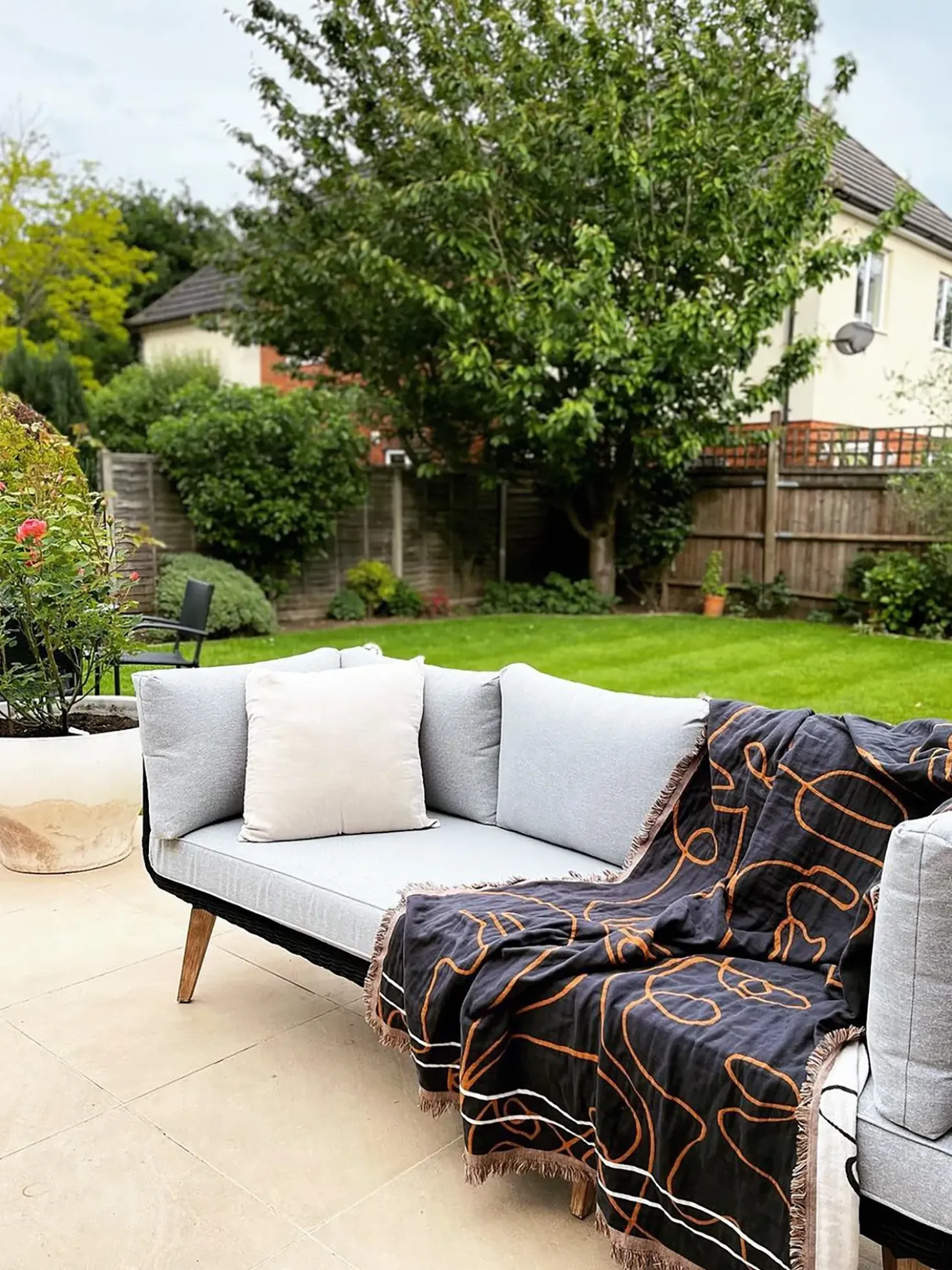 Set di divani angolari da giardino 5 posti ALCAMO Lato Sinistro Legno d'acacia Nero