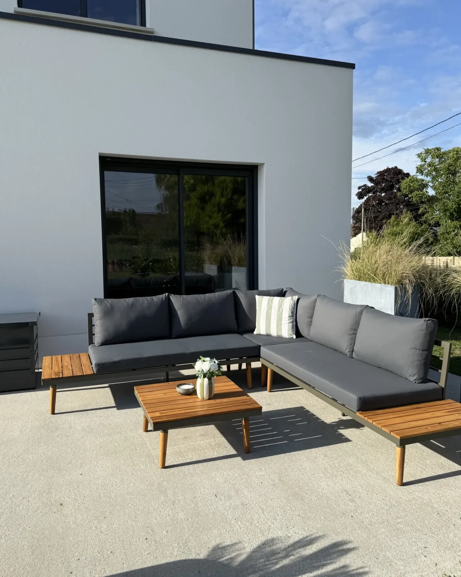 Set di divani angolari da giardino 5 posti CORATO Legno d'acacia Grigio