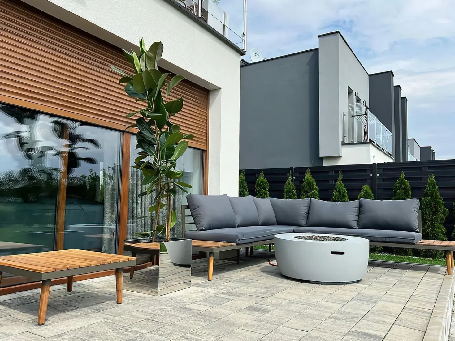 Set di divani angolari da giardino 5 posti CORATO Legno d'acacia Grigio