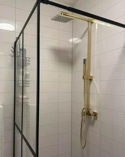 Set doccia con miscelatore e soffione a pioggia TAGBO Oro