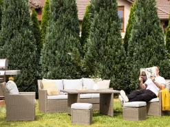 Set salotto da giardino con tavolo e pouf 5 posti FONTI con cuscini Rattan sintetico (PE) Tortora