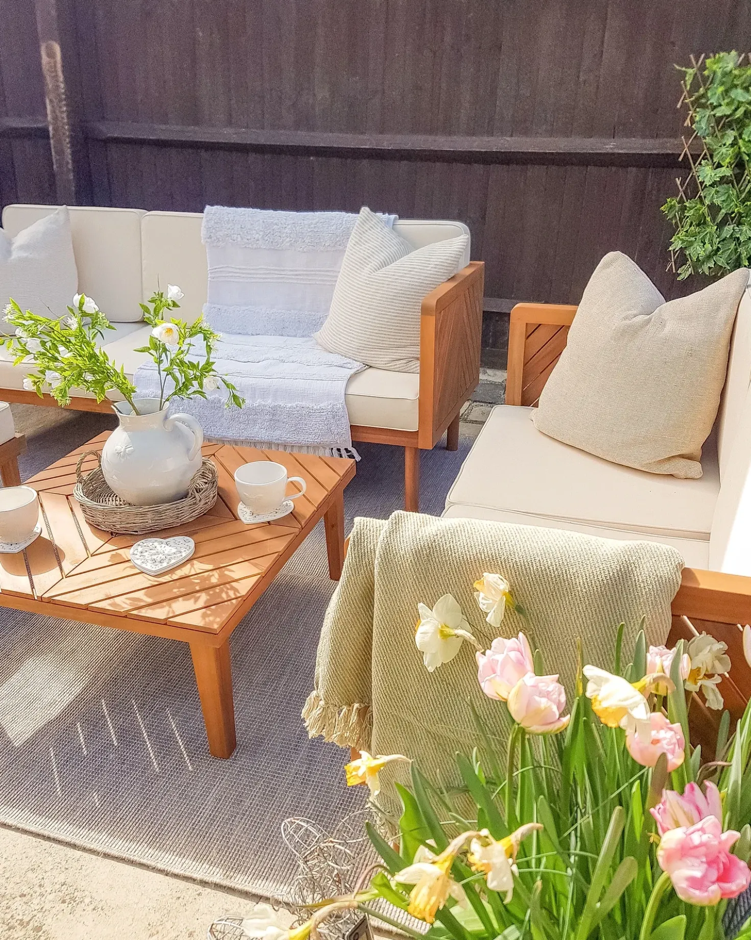 Set salotto da giardino con tavolo e pouf 5 posti BARATTI Legno d'acacia Marrone