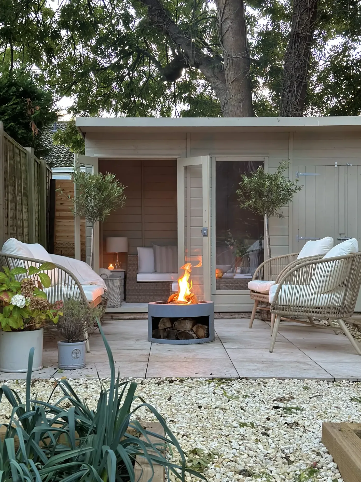 Set salotto da giardino con tavolo e pouf 5 posti BELLUNO Rattan sintetico (PE) Bianco