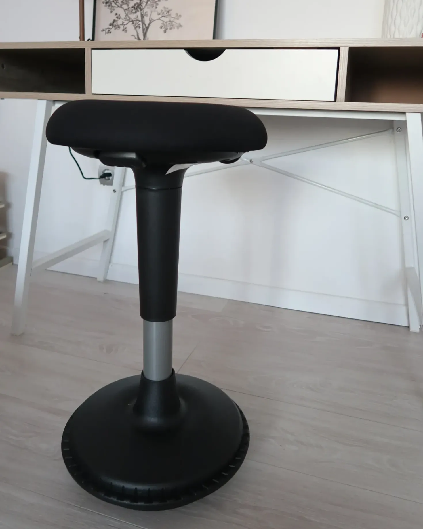 Sgabello ergonomico oscillante ESTELL Tessuto Nero