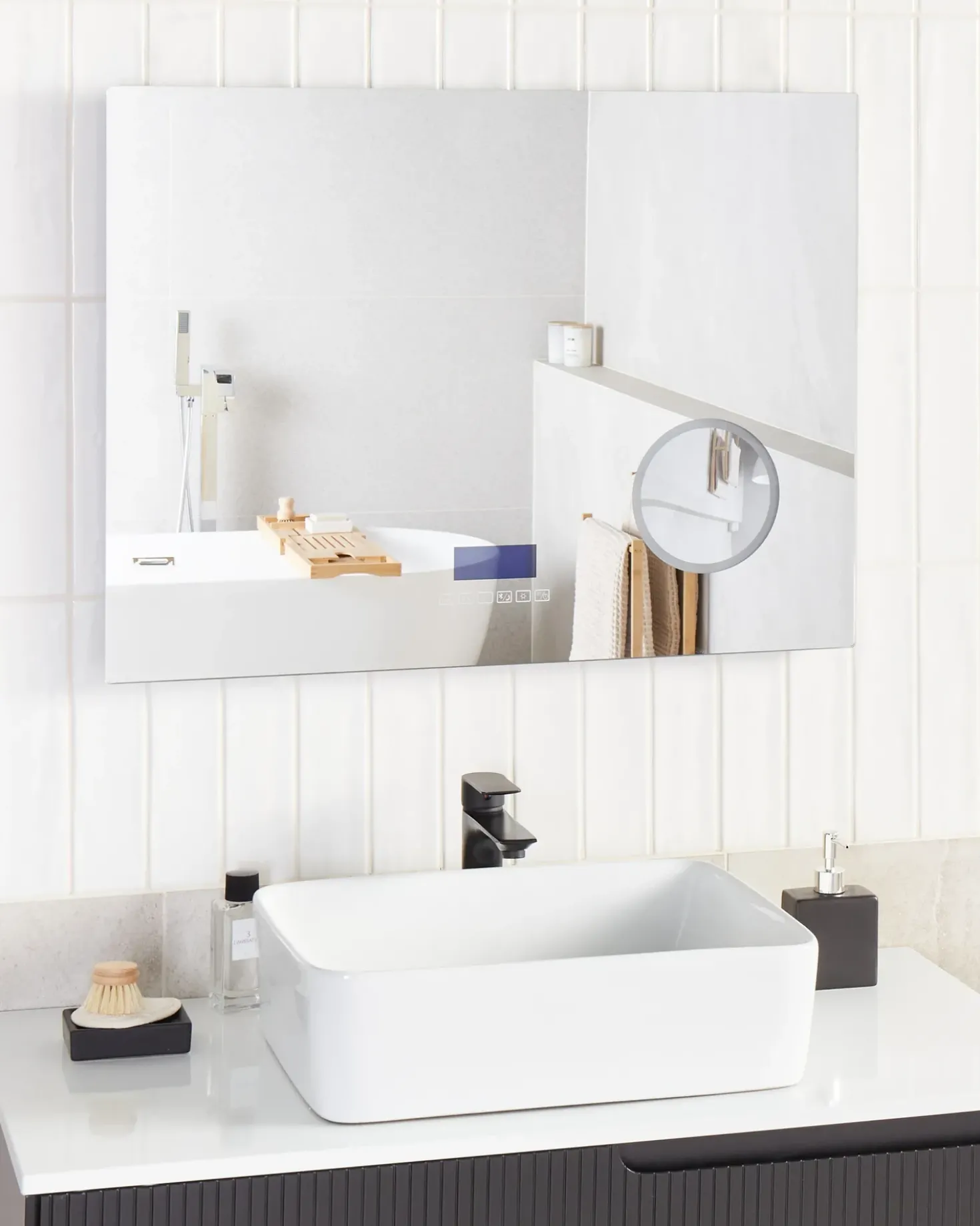Specchio da bagno con luce LED MONTARON 80 cm 60 cm Argento