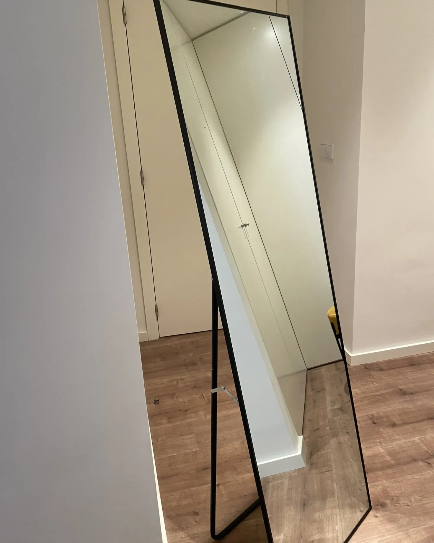 Specchio da terra BEAUVAIS 156 cm Metallo Nero
