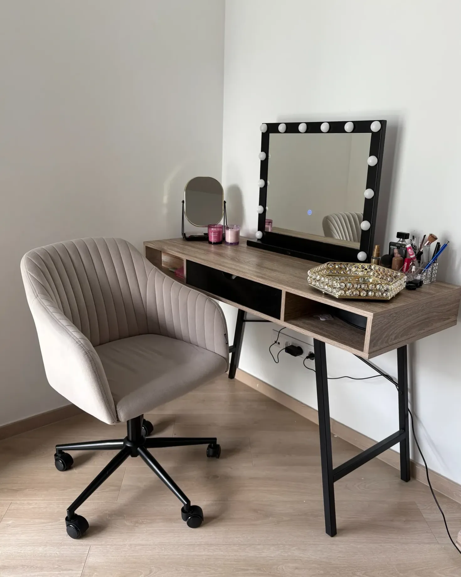 Specchio per tavolino toeletta LED BEAUVOIR Nero