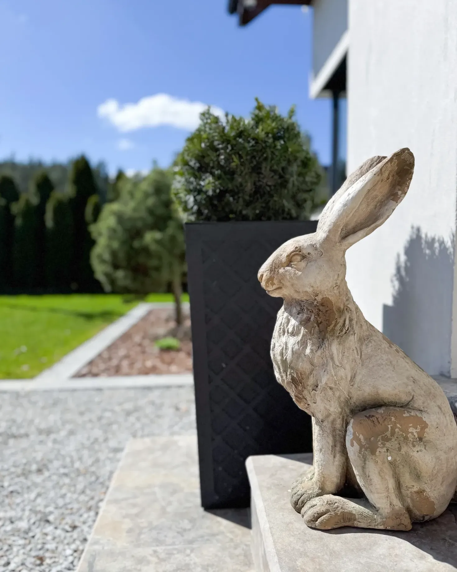 Statua da giardino NEIVE Lepre Beige