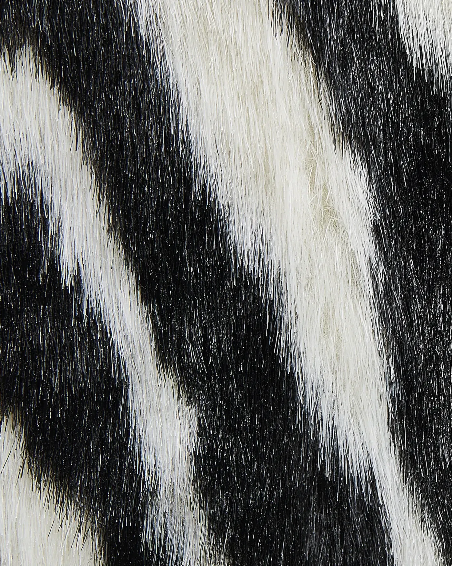 Tappeto in pelliccia sintetica NAMBUNG Bianco Nero 60 x 90 cm
