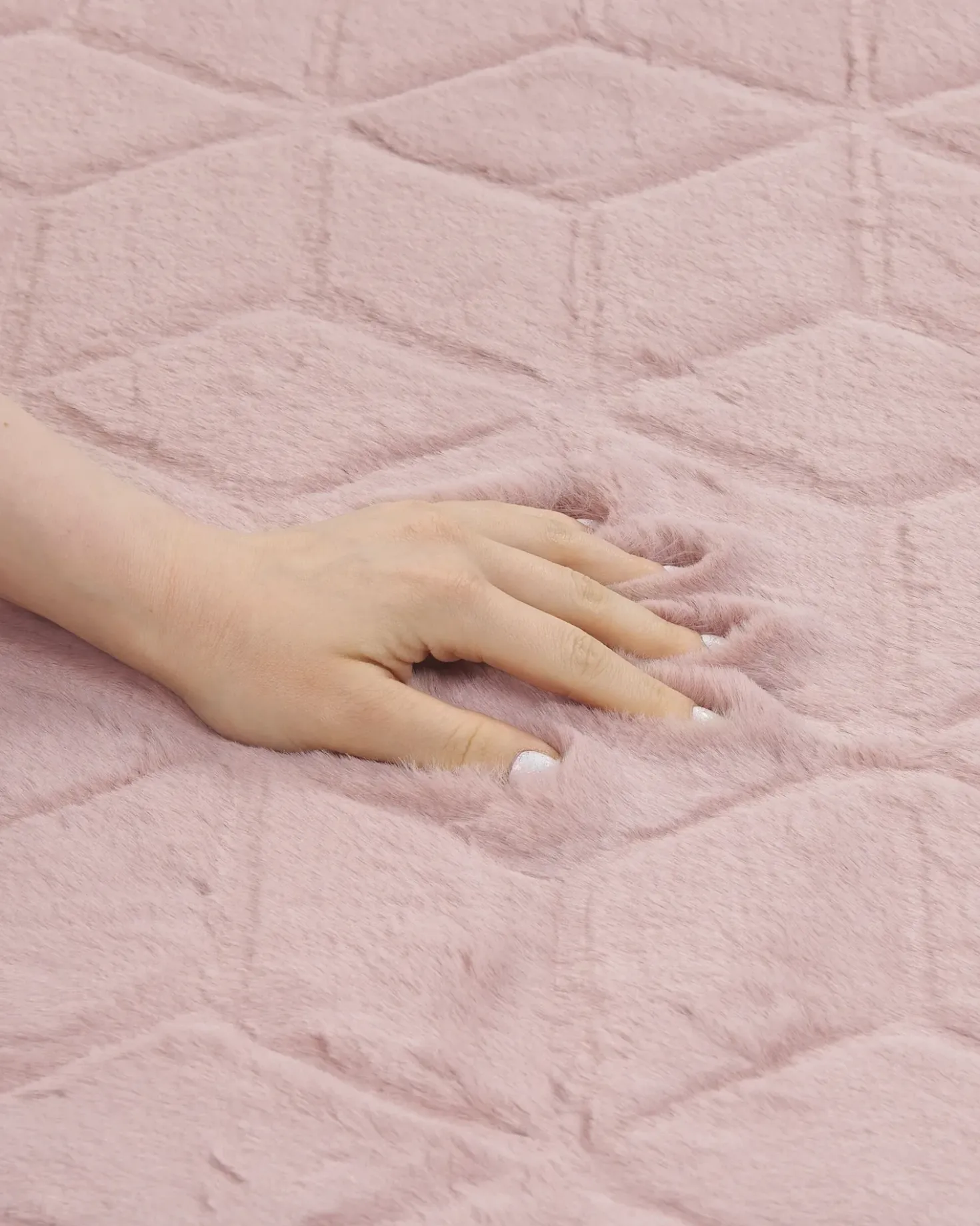 Tappeto in pelliccia sintetica THATTA Rosa 160 x 230 cm