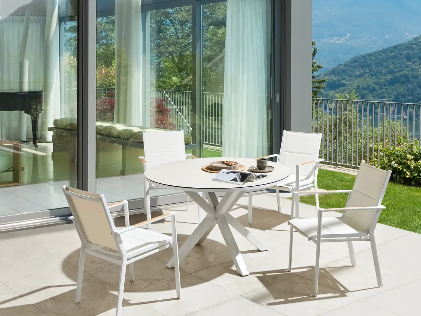 Tavolo da pranzo da giardino MALETTO 120 cm 120 cm Vetro Tortora
