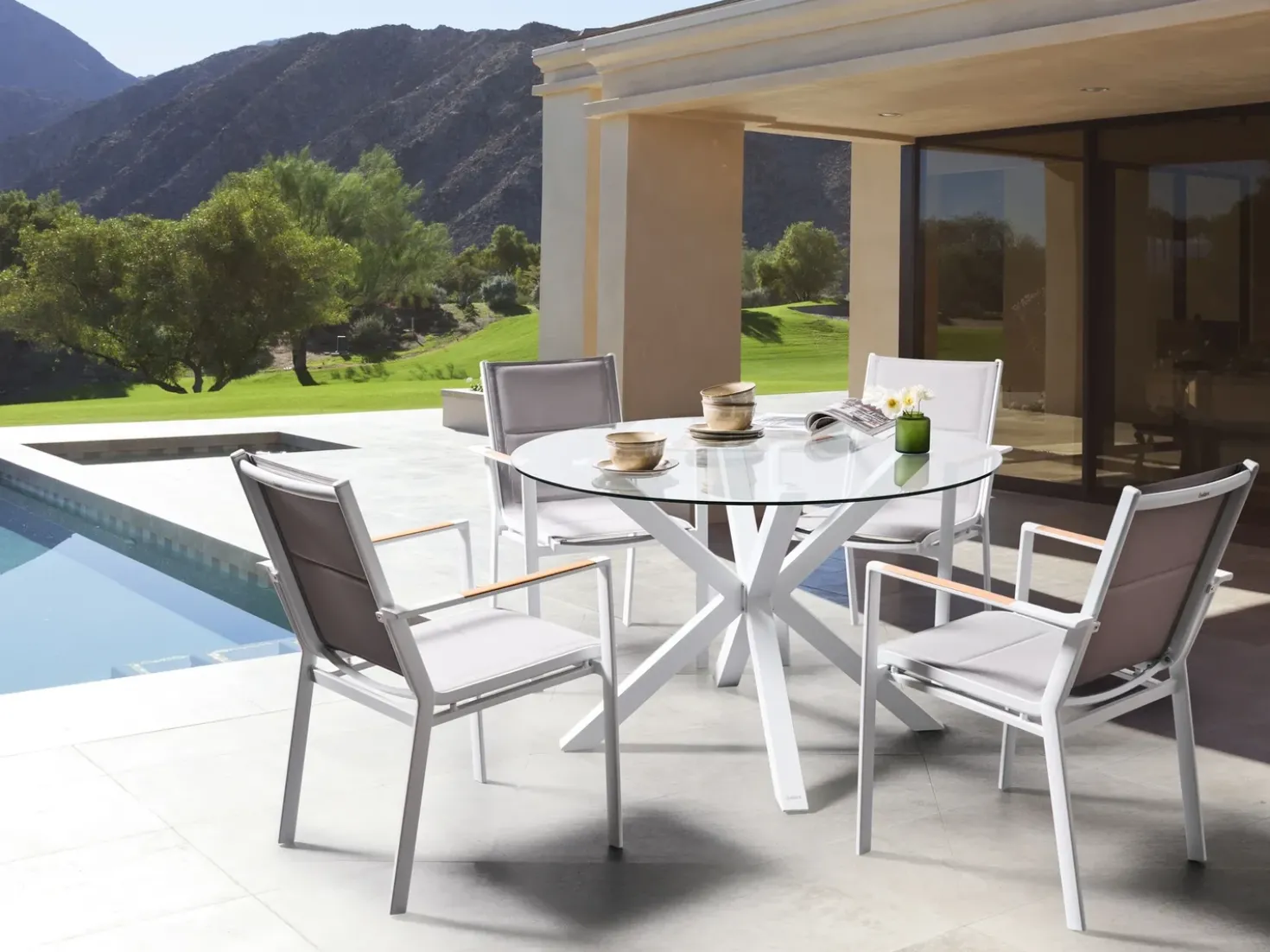 Tavolo da pranzo da giardino MALETTO 120 cm 120 cm Vetro Bianco