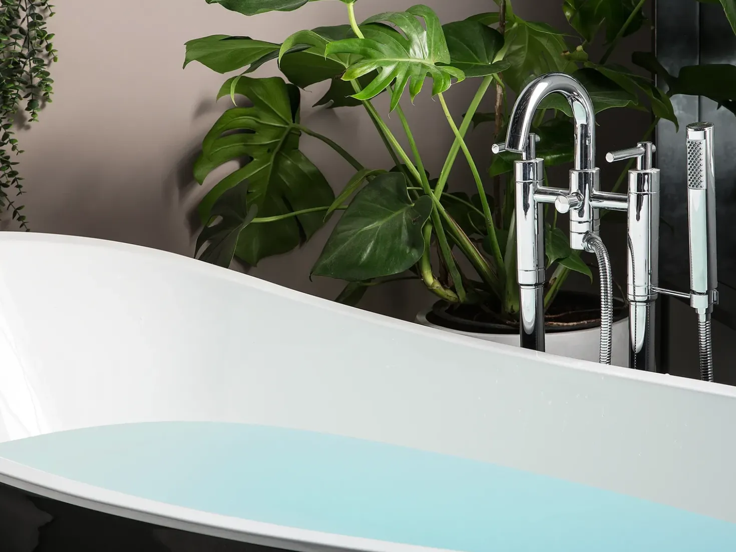 Vasca da bagno freestanding BUENAVISTA 170 x 73 cm Nero