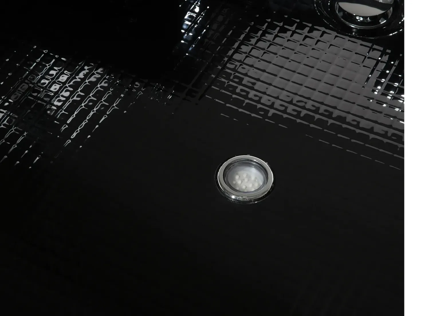 Vasca idromassaggio angolare con LED MARTINICA 214 x 155 cm Nero