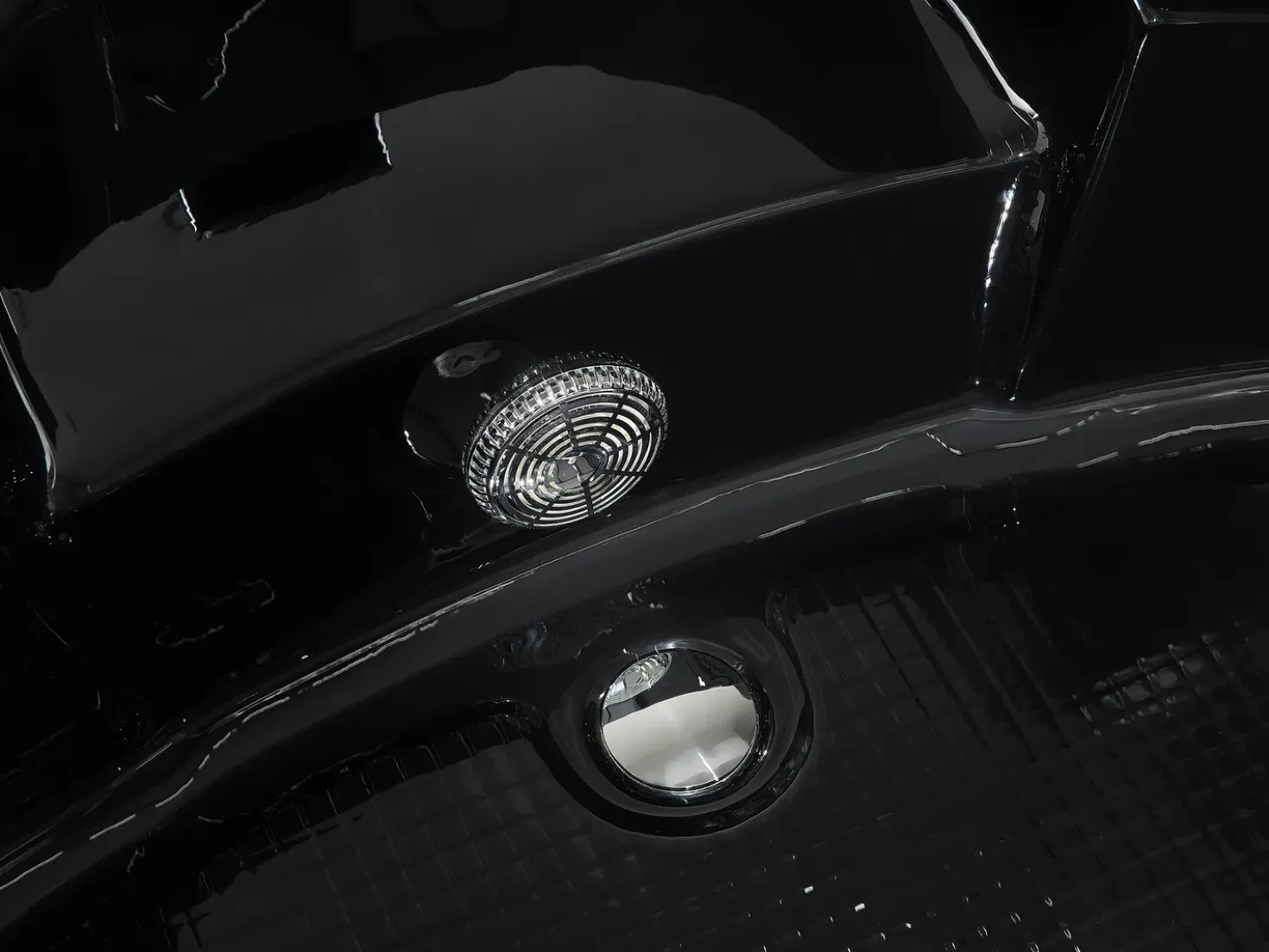 Vasca idromassaggio angolare con LED MARTINICA 214 x 155 cm Nero