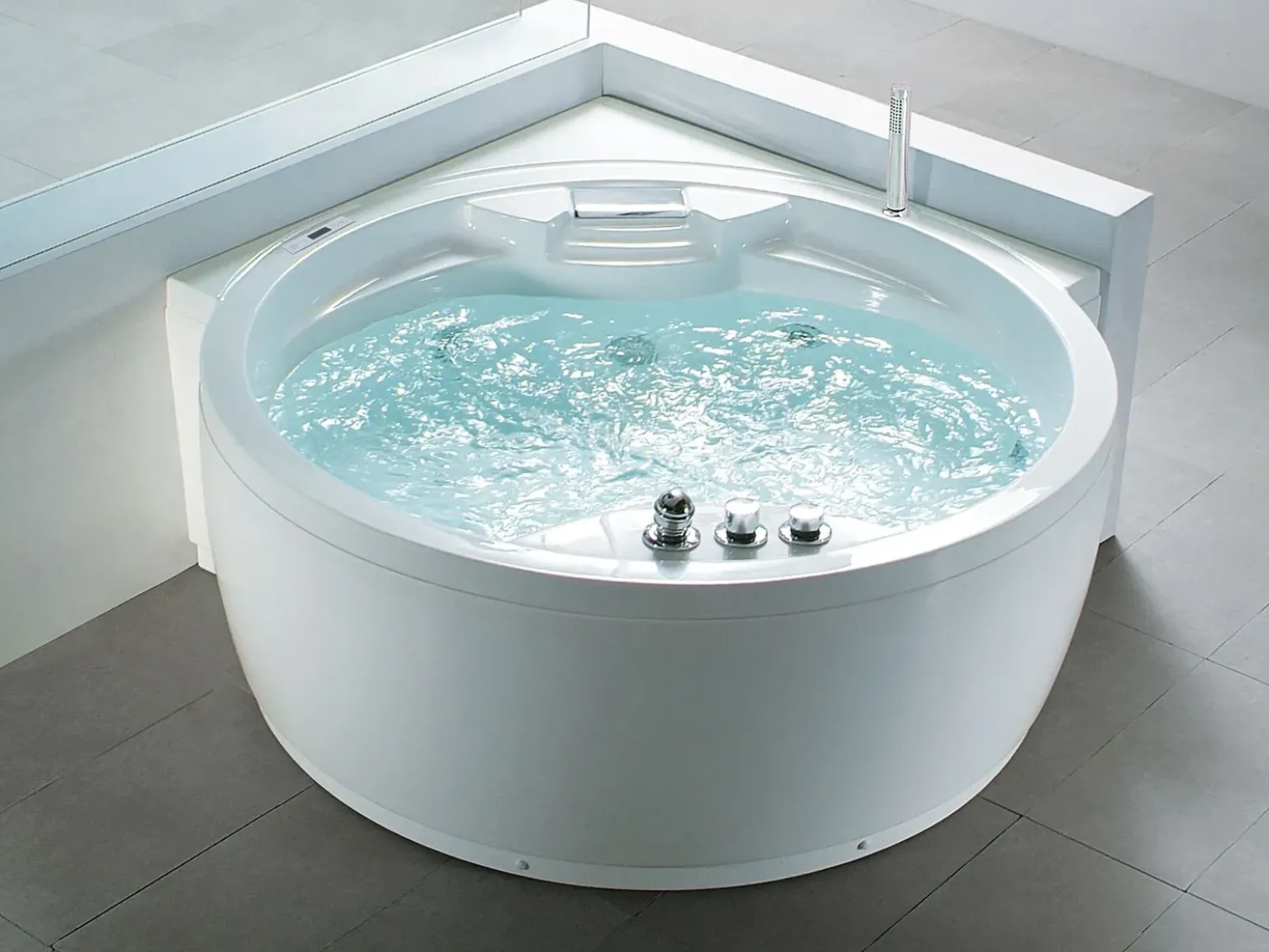 Vasca idromassaggio angolare con LED MILANO con altoparlante Bluetooth integrato 181 x 150 cm Bianco